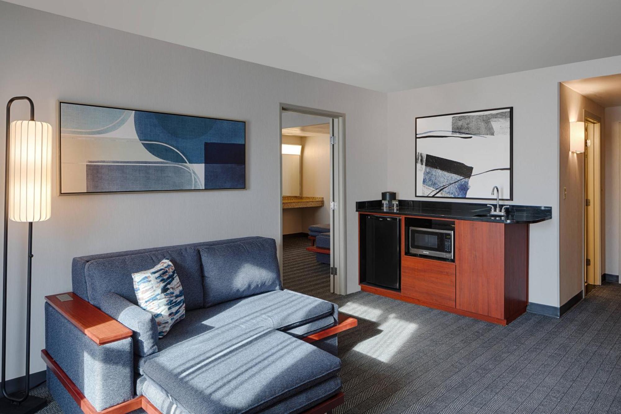 Courtyard By Marriott Springfield Downtown Hotel Exterior photo