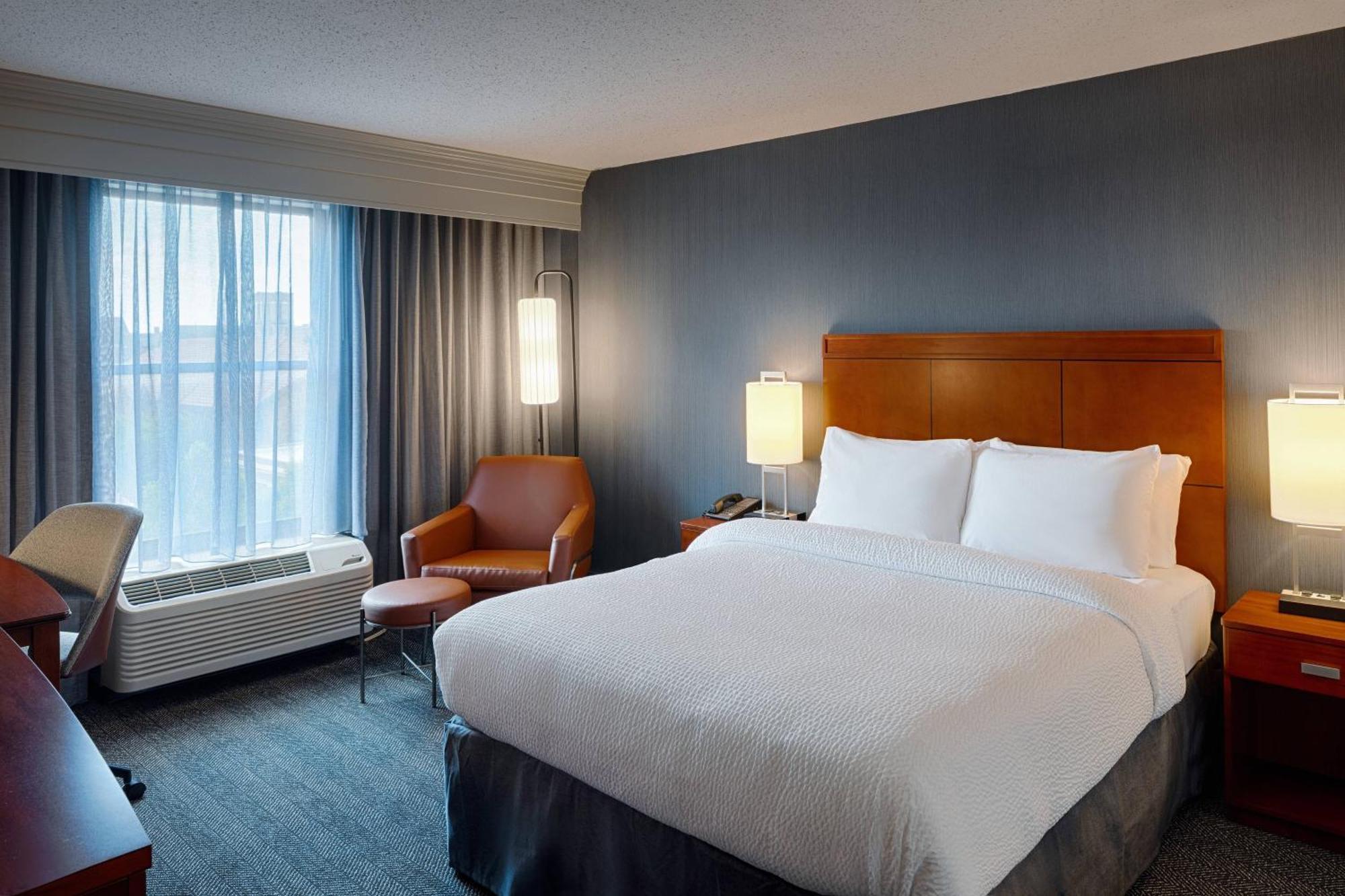 Courtyard By Marriott Springfield Downtown Hotel Exterior photo